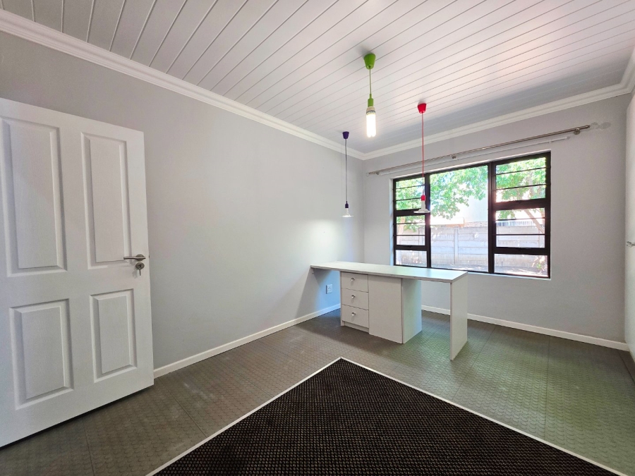 5 Bedroom Property for Sale in Langenhovenpark Free State